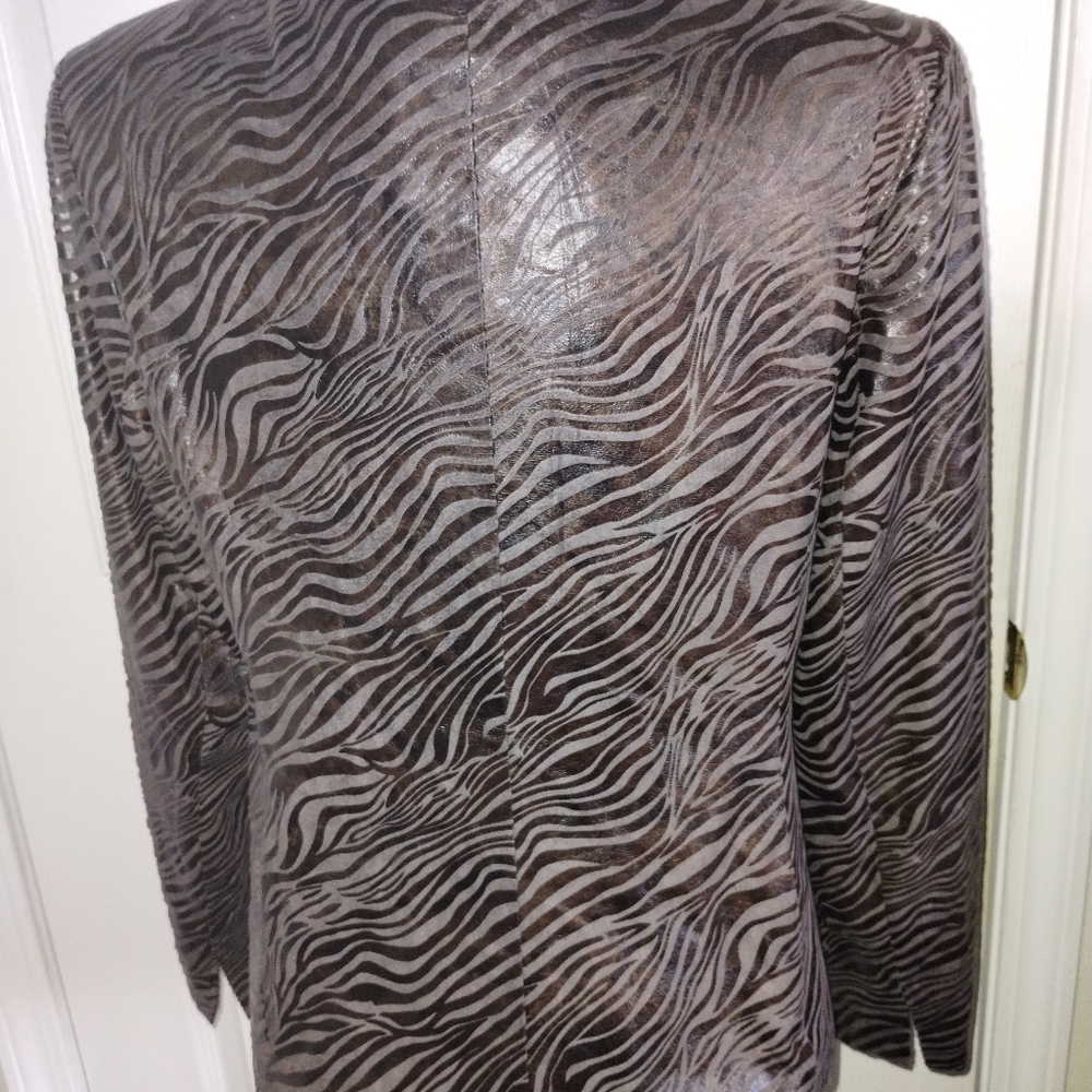 Blazer - Picture 7 of 9